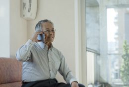 シニア 電話 通信